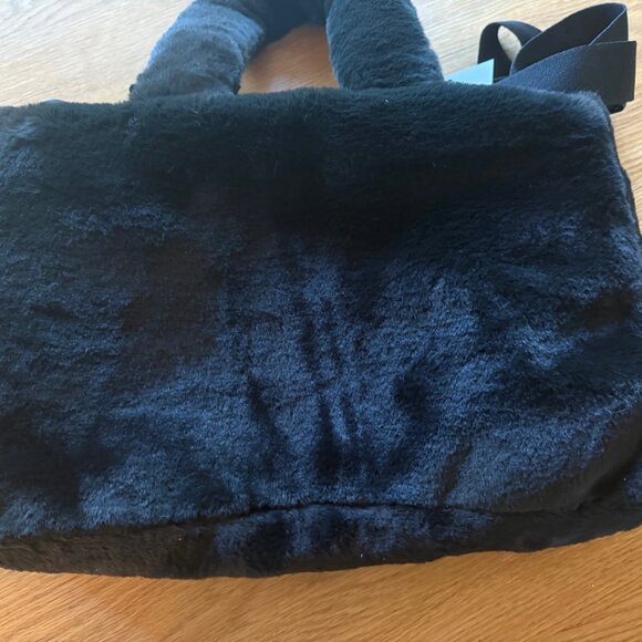 NWT Unisex. Nike Faux Fur Large Tote Bag - Picture 9 of 10